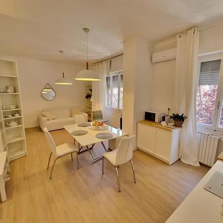 La Casa Bianca Di Jo Apartment *
